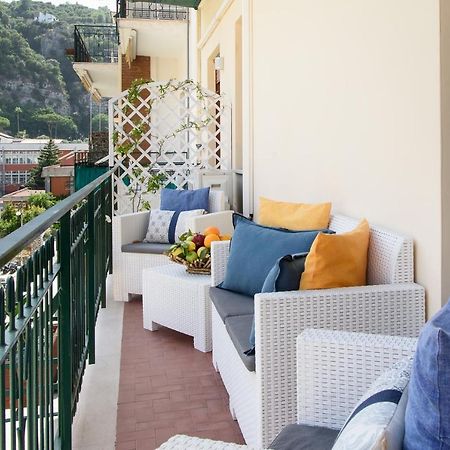 Les Suites Des Tout Le Monde Сорренто Екстер'єр фото